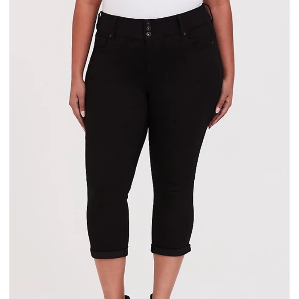 Torrid Super Stretch Black Wash Cropped Jeggings Sz 12